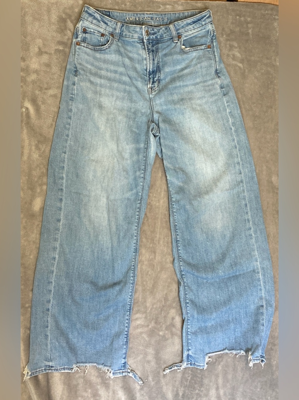 American Eagle Super High-Rise Baggy Wide Leg Dreamy Drape Jeans